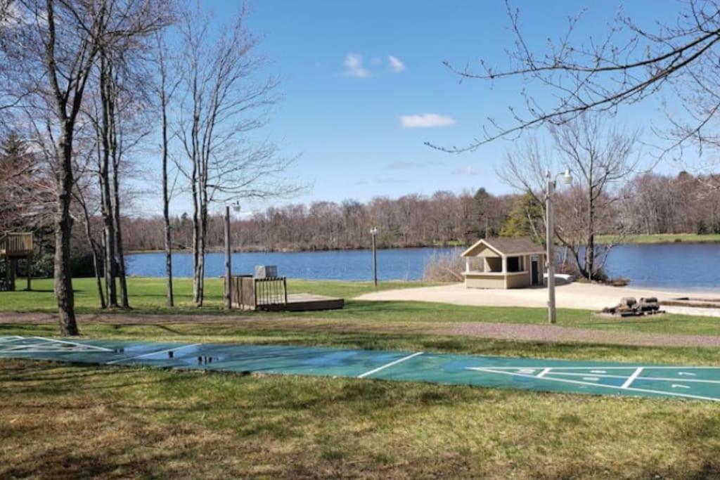 Walk To Pool & Beach - Spacious Gateway, Hot Tub, Game Room Pocono Country Place Exteriör bild